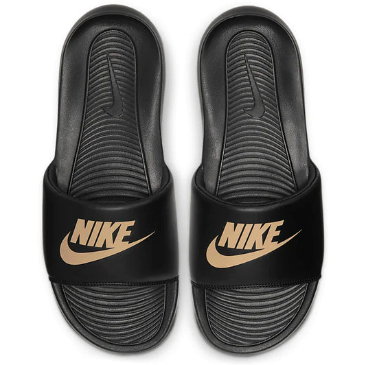 NIKE VICTORI ONE SLIDE