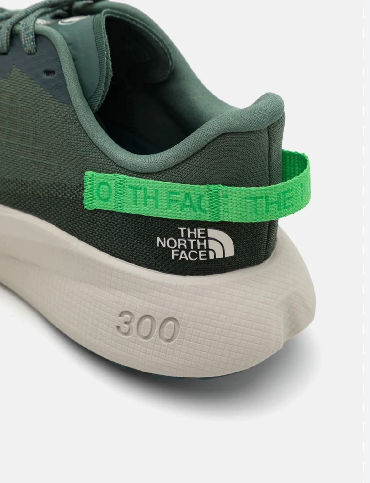THE NORTH FACE ALTAMESA 300 TRAIL RUNNING
