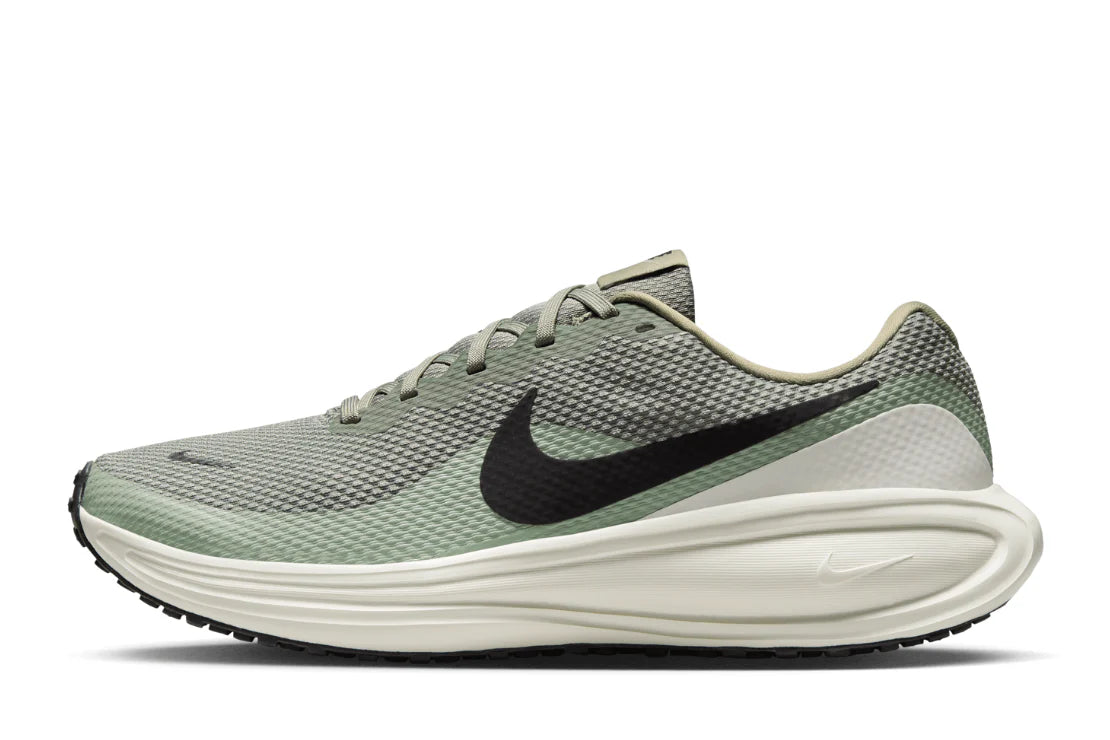 NIKE REVOLUTION 8