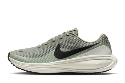 NIKE REVOLUTION 8