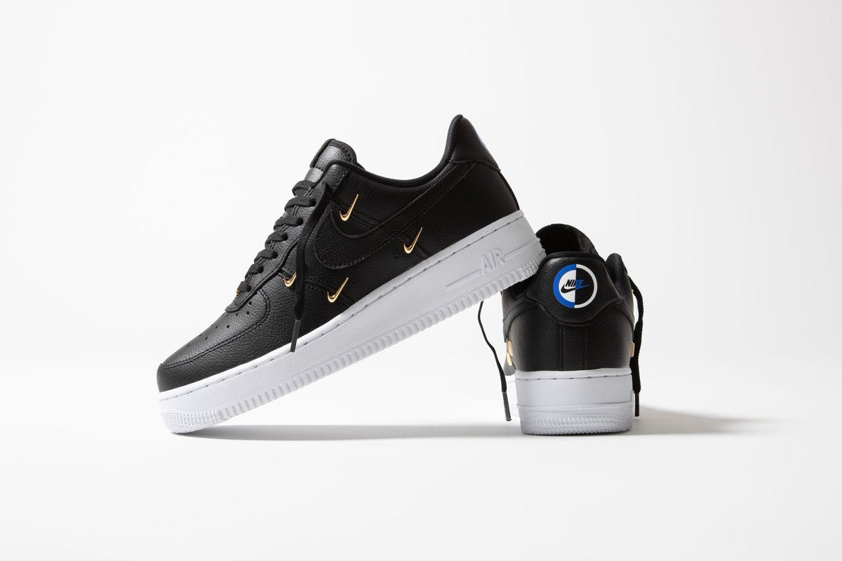 NIKE AIR-FORCE 1 LOW BLACK METALLIC SWOOSH