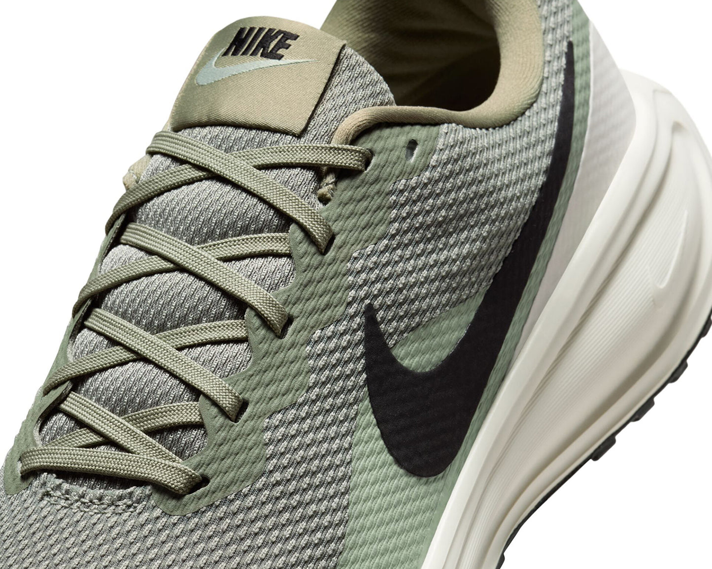 NIKE REVOLUTION 8