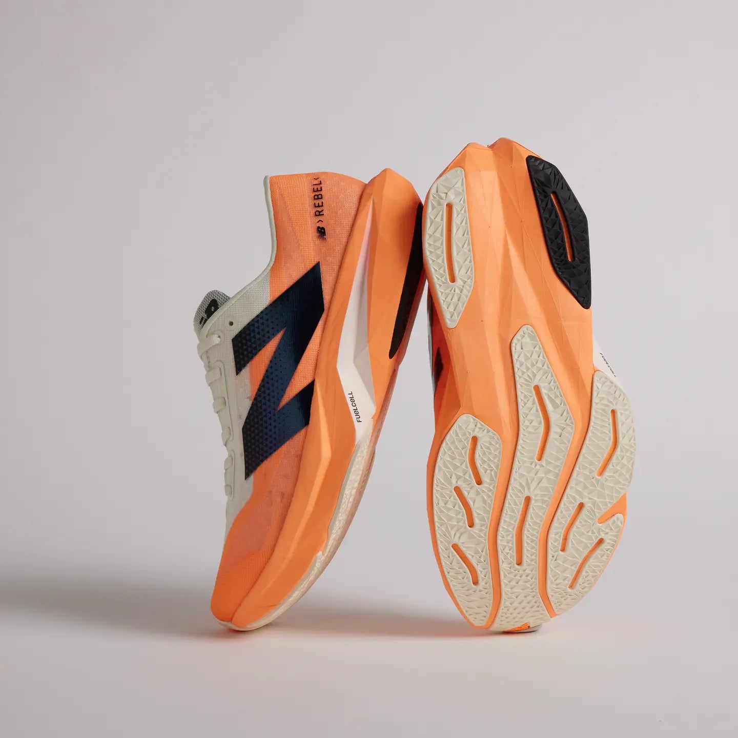 NEW BALANCE FUELCELL REBEL V4