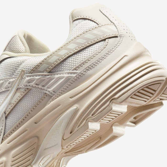 NIKE INITIATOR W