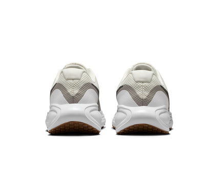 NIKE REVOLUTION 8