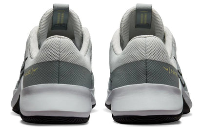 NIKE MC TRAINER 2 ‘LIGHT SILVER MICA GREEN’