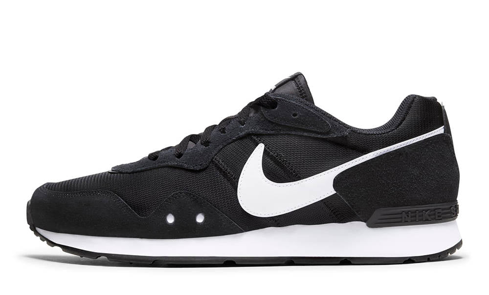 NIKE VENTURE RUNNER
