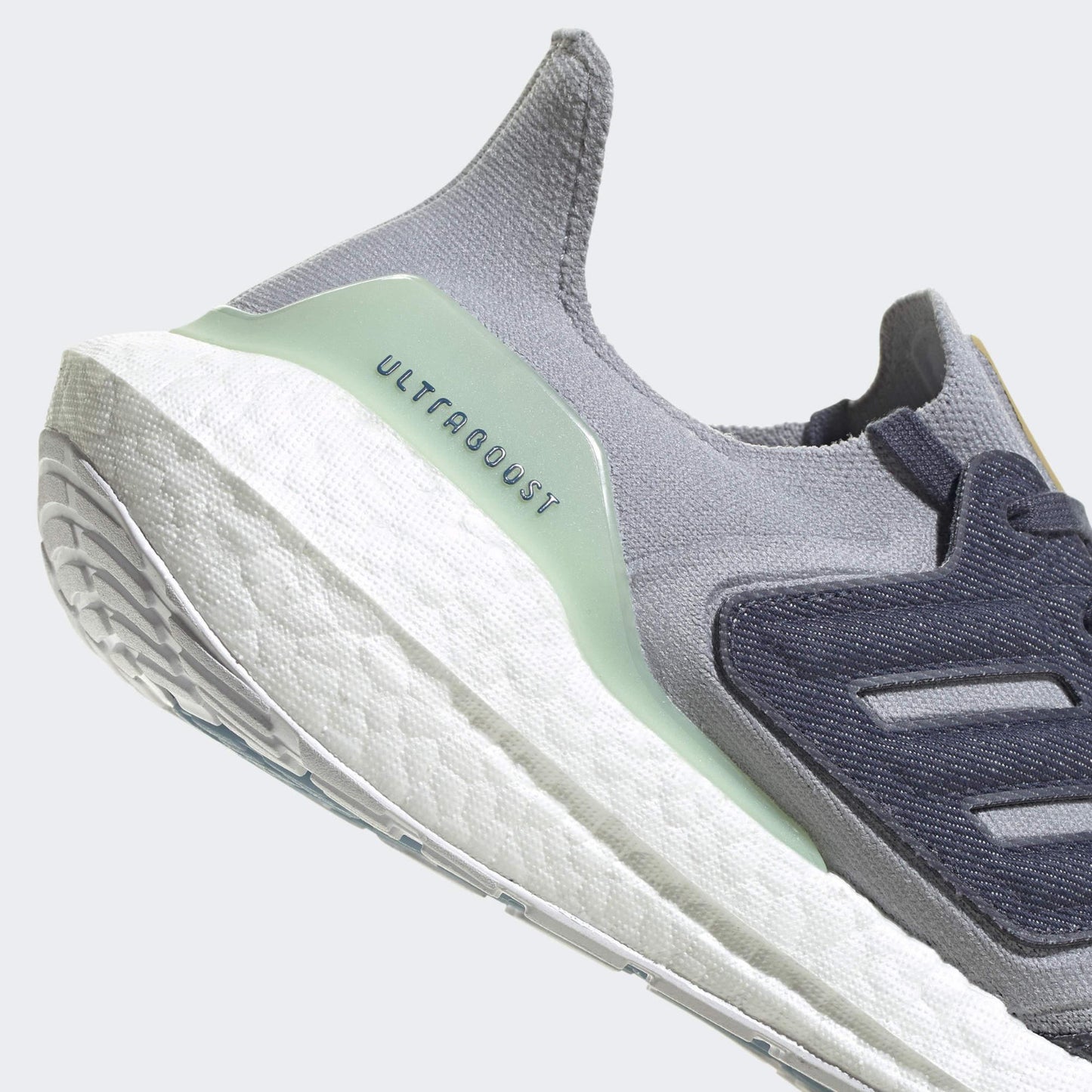 ADIDAS ULTRABOOST 22 ‘HALO SILVER’