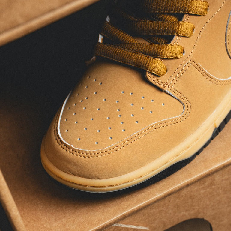 NIKE DUNK LOW RETRO SE