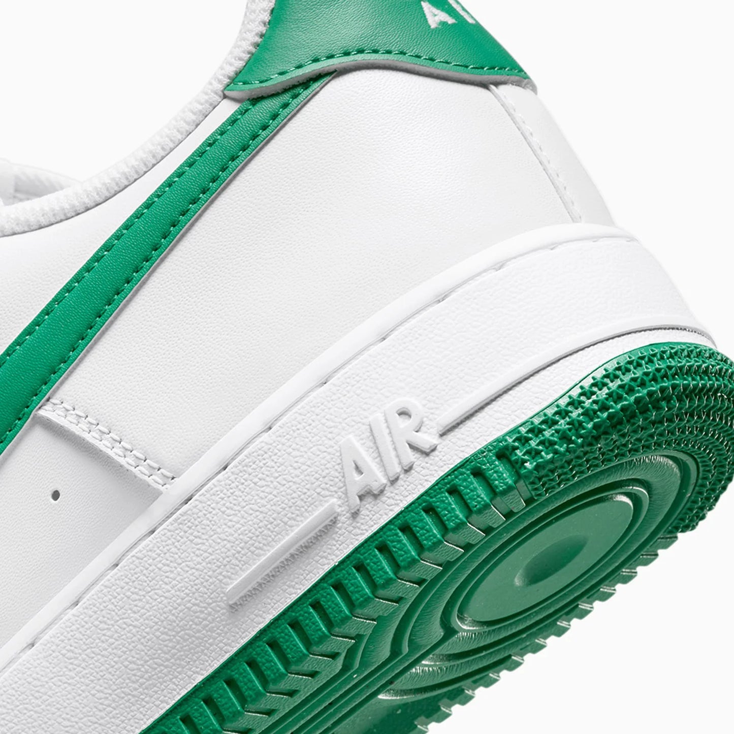 NIKE AIRFORCE 1 ‘07