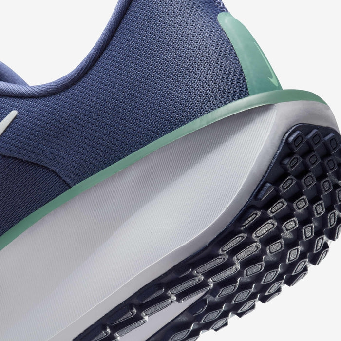 NIKE QUEST 6