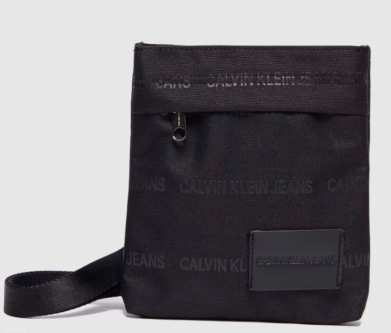 CALVIN KLEIN ESSENTIAL FLAT BAG