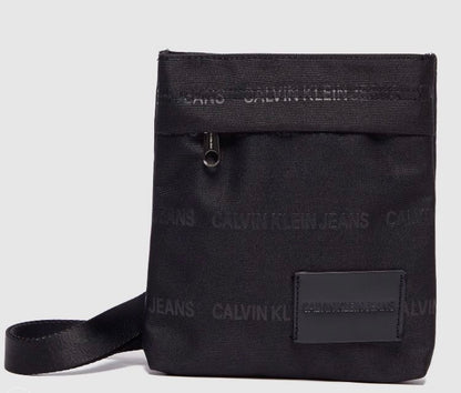 CALVIN KLEIN ESSENTIAL FLAT BAG