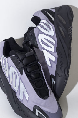 ADIDAS YEEZY BOOST 700