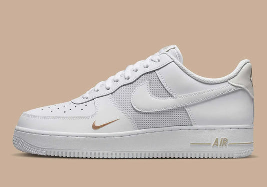 NIKE AIRFORCE 1 LOW WHITE DESER KHAKI MINI SWOOSH