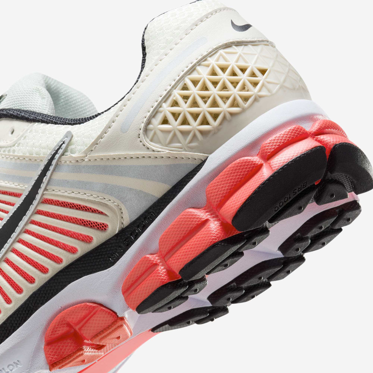 NIKE VOMERO 5