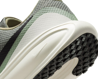 NIKE REVOLUTION 8