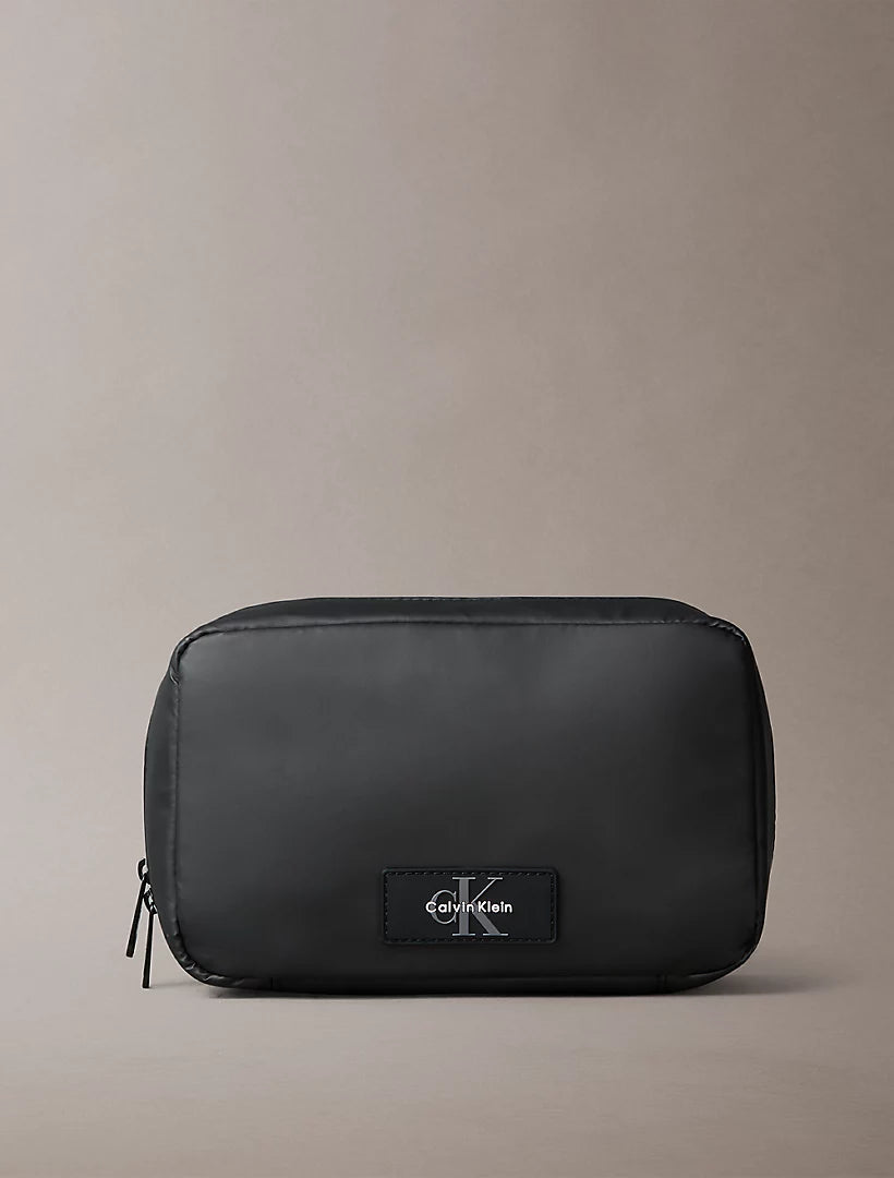 Calvin Klein Utility Zip Dopp Kit